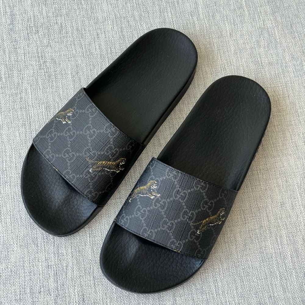 NEW Gucci Men's GG Supreme Tiger Slide Sandals, new in box. Size 7.